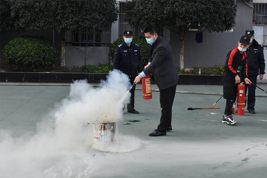 <strong>“落实消防责任 防范安全风险”—— 学校举行2021年秋“119”消防安全宣传培训会等系列活动</strong>